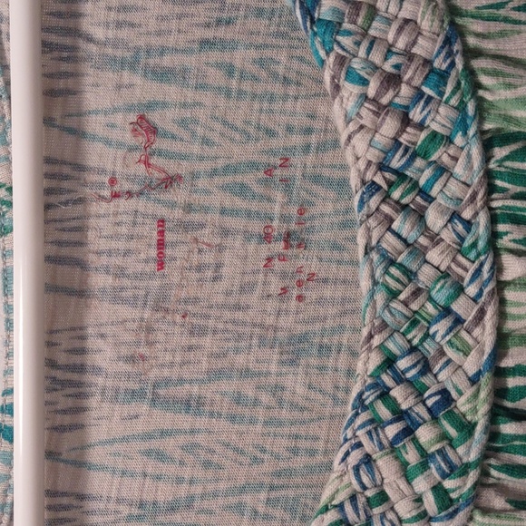 Flattering Maxi Dress perfect for summer activities! - Picture 4 of 4